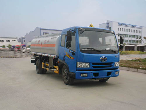 解放轻卡化工液体运输车